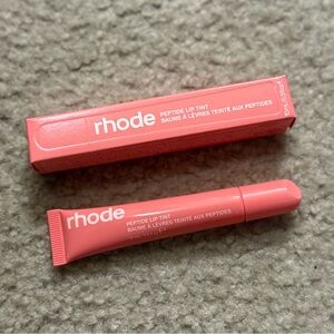 Rhode Peptide Lip Treatment in shade: Peach Pit